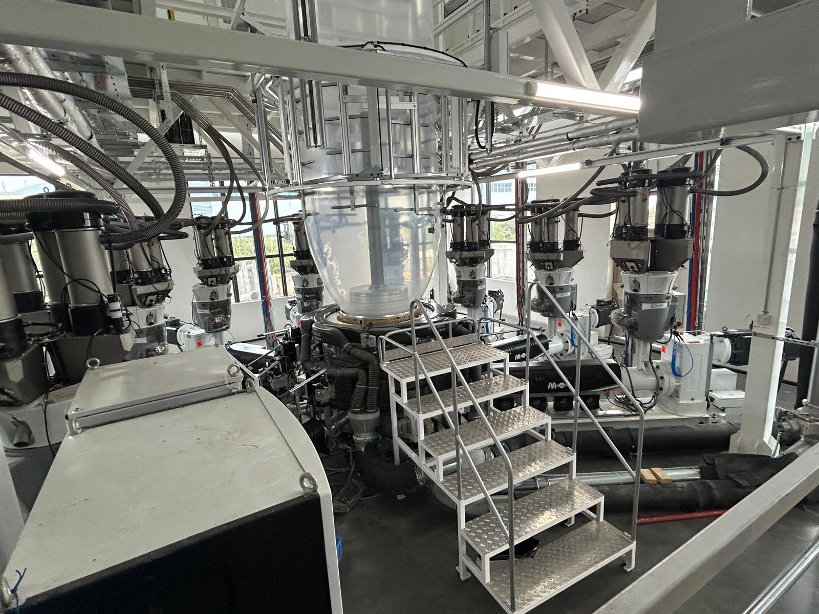On the picture you can see a extrusion line